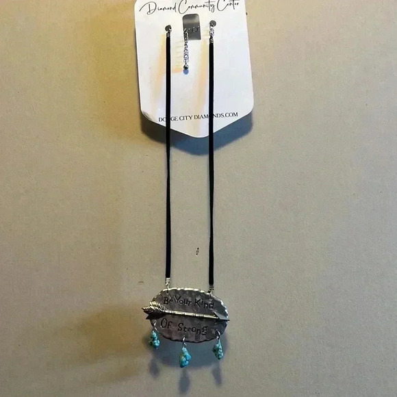 Necklace - Picture 2 of 4